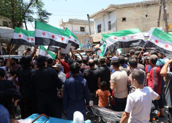 خروج مظاهرة لمهجري دمشق وريفها في بلدة الفوعة بريف إدلب احتجاجاً على قرار "فيلق الشام" إخراجهم من منازلهم