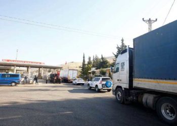 ردّاً على اﻹساءة للنبيّ الكريم.. معبر “باب الهوى” يمنع استيراد البضائع الهندية