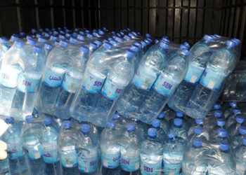 "المؤسسة السورية للتجارة" التابعة لحكومة النظام تخفض مخصصات المياه المعدنية الموزعة عبر "البطاقة الذكية" إلى النصف