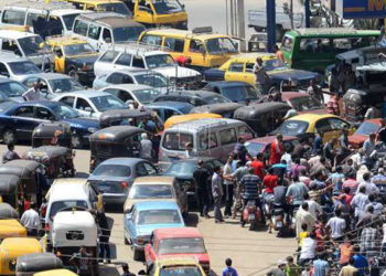 وزارة النفط والثروة المعدنية في حكومة النظام تُعلن عن تطبيق آلية جديدة لتوزيع البنزين والمازوت بالسعر "الحر" وفق نظام الرسائل النصية القصيرة بدءاً من الأحد المقبل