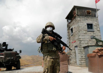 وزارة الدفاع التركية تُعلن تحييد 20 عنصراً من "قسد" في مناطق عمليتي "درع الفرات" و"غصن الزيتون" بريف حلب