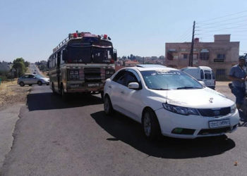 احتجاجات شعبية وقطع للطرقات بالإطارات المشتعلة بسبب تردي أوضاع المياه في قرية "مردك" بريف السويداء