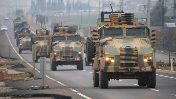 القوات التركية تُرسل 3 أرتال عسكرية تحتوي على آليات ثقيلة بينها مدافع ودبابات إلى محاور القتال ضد "قسد" شمالي حلب