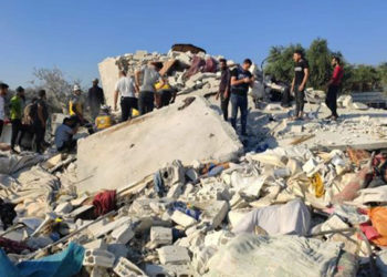 مقتل 7 مدنيين بينهم 5 أطفال وإصابة 14 آخرين بجروح بقصف جوي روسي على بلدة الجديدة غربي إدلب