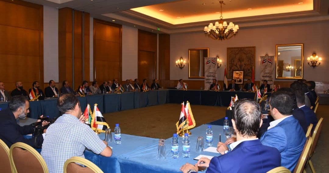 وفد اقتصادي من اﻹمارات يجتمع بمسؤولي النظام في دمشق.. كيف ستدعمه أبو ظبي؟