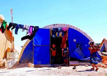 نازحو المخيمات يواجهون أخطاراً استثنائية مع ارتفاع لهيب الصيف