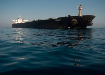 الثانية خلال أيام.. تفريغ ناقلة نفط إيرانية في ميناء بانياس بريف طرطوس