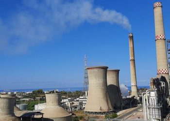 مصفاة بانياس تنشر اﻷمراض وتُرهق صدور اﻷهالي بروائحها في الساحل السوري