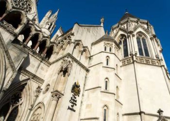 محكمة بريطانية تقرّر إزالة العلاج عن فتاة سورية تواجه الاحتضار.. ووالدها يصف ذلك بـ”الخطيئة”