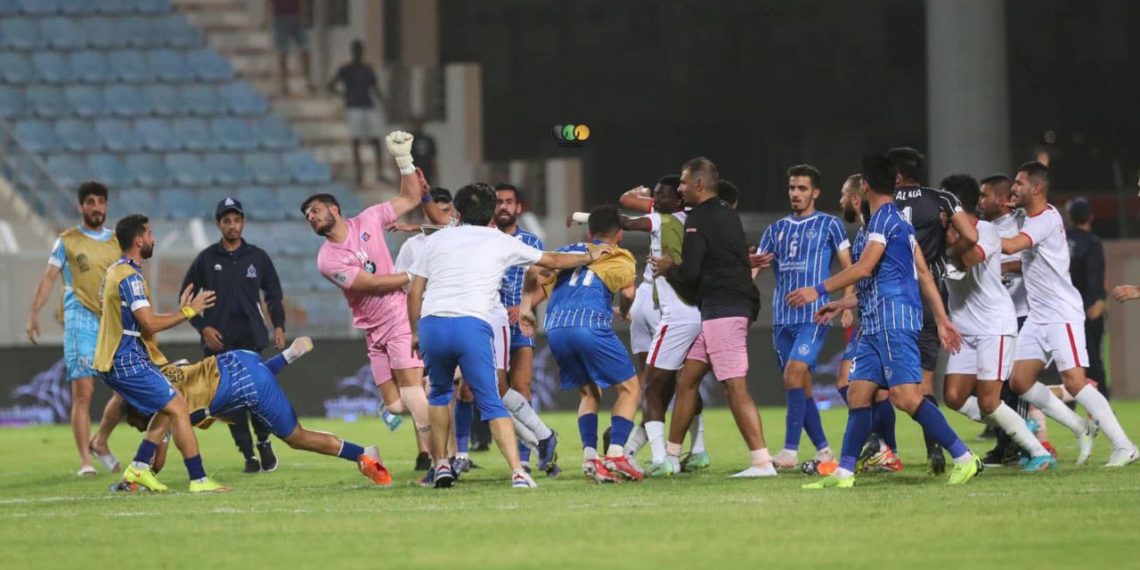 “الاتحاد اﻵسيوي” يفرض غرامة مالية على فريقي “جبلة” و”الكويت” بعد عراك باﻷيدي بين اللاعبين