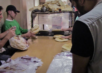 "حكومة الإنقاذ" تتزيد عدد أرغفة ربطة الخبز من 5 إلى 6 أرغفة وبسعر 5 ليرات تركية