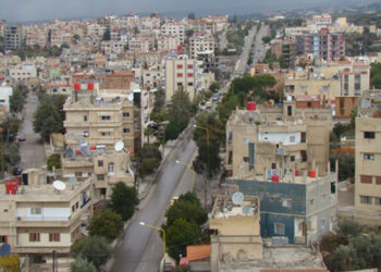 شخص يلقى قنبلة يدوية على منزل وسط مدينة السويداء جنوبي سوريا ما أسفر عن إصابة عائلة مؤلفة من 3 أفراد