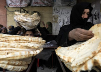 مديرية التجارة الداخلية وحماية المستهلك بحكومة النظام في حمص تُحدد بيع مخصصات مادة الخبز للمواطنين على "البطاقة الذكية" اعتباراً من 20 من آب الحالي