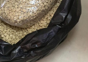 السلطات الأردنية تُعلن ضبط 60 ألف حبة "كبتاغون" كانت مخبأة ضمن عبوة بلاستيكية في مركز "جابر - نصيب" الحدودي مع سوريا