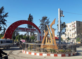 مراسلنا: احتجاجات شعبية في مدينة الباب بريف حلب الشرقي على خلفية اقتحام مجموعة عسكرية منزل مساعد في قوات شرطة المدينة "بصورة سيئة" فجر اليوم مطالبين بمحاسبة الفاعلين