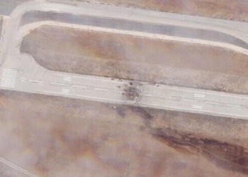 قصف إسرائيلي يُخرج مطار حلب الدولي عن الخدمة ويُلحق أضراراً مادية في مدرجه