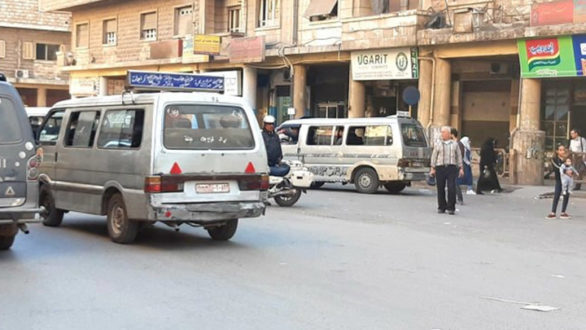 أهالي مدينة حماة يشتكون من تقاضي سائقي النقل الداخلي أجوراً عالية في ظل الأوضاع الاقتصادية والمعيشية السيئة