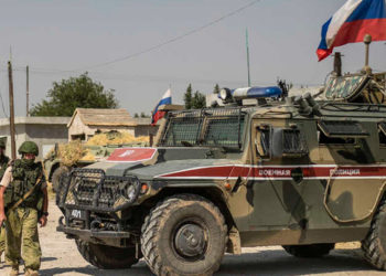 صحيفة "الشرق الأوسط" تقول إن القوات الروسية سيرت دوريات برفقة قوات تابعة لـ "الفيلق الخامس" المدعوم روسياً على الخط الحدودي الفاصل بين الأراضي الأردنية والسورية جنوب محافظة السويداء