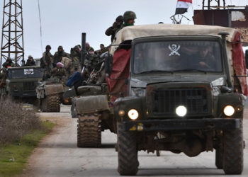 قوات النظام تُرسل رتلاً عسكرياً مؤلف من دبابات وراجمة صواريخ وصهاريج وقود انطلق من مطار الطبقة العسكري إلى مناطق ريف الرقة الشمالي للتمركز في خطوط الجبهات مع قوات "قسد"