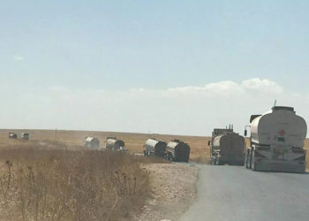 شبكة "نهر ميديا" المحلية تقول إن "الإدارة الذاتية" أبرمت اتفاقاً مع النظام لتزويده بـ 160 صهريجاً من النفط أسبوعياً