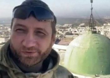 يحمل الجنسية الأوكرانية.. نظام اﻷسد يعتقل عسكرياً روسياً يعمل مراسلاً في سوريا