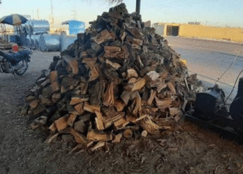 غلاء مضاعف في موادّ التدفئة يدفع الأهالي للبحث عن بدائل للبدائل