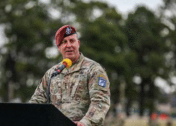 القوات الأمريكية حول مخيم الهول