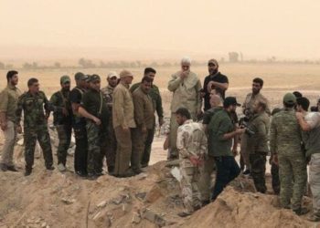 مسؤول إيراني يزور الحدود بين سوريا والعراق على رأس وفد من “الحرس الثوري”