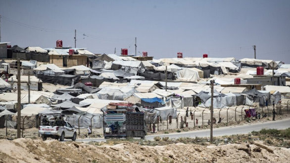 مخيم "الهول" ريف الحسكة "قسد" شمال شرق سوريا فتاتين