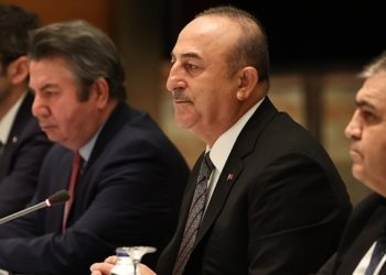 جاويش أوغلو يعلّق على أنباء لقائه باﻷسد في اللاذقية