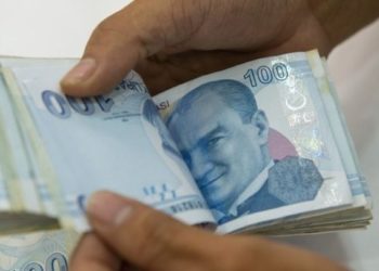 تراجع الليرة التركية أمام الدولار.. والعملة السورية تواصل تقلّبها