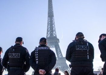 لم تنتهِ آلامهم بعد عبور آلاف اﻷميال للجوء.. السوريون يصطدمون بعنصرية الفرنسيين