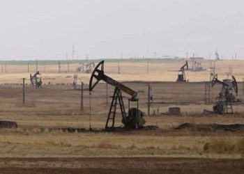 مخلفات النفط تُسبّب كوارث للسكان في 9 قرى بريف الرقة