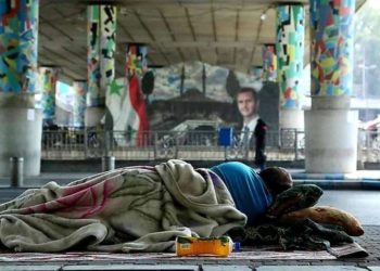 “قنبلة الفقر” تفتك بسوريا في عام هو اﻷسوأ على اﻹطلاق