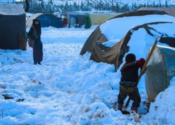 وفاة 3 أطفال سوريين وسط ظروف قاسية في مخيمات اللاجئين بلبنان