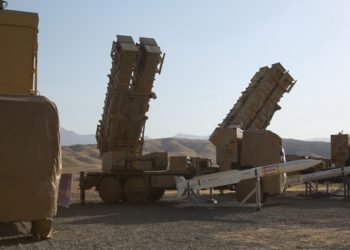 إيران تعلن تزويد النظام بمنظومة دفاع جوي وتتوعّد إسرائيل