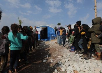 التعليم في الخيام.. دروس على أنقاض الزلزال المدمر في جنديرس