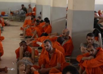 صحيفة أمريكية تحذّر من قدرة تنظيم الدولة على ترتيب أوراقه داخل سجون قسد