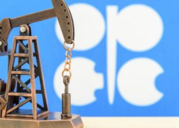 قفزة في أسعار النفط بعد قرار مشترك لدول عربية مع روسيا.. وواشنطن ترفض