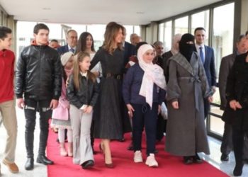 أسماء اﻷخرس تستغل براءة اﻷطفال مجدّداً لصالح سلطة اﻷسد