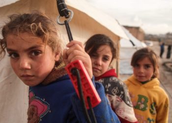 “آفاد” تطالب نازحي الزلزال بالخروج من مخيم “يحمول” باعزاز.. ما القصة؟