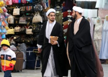 انهيار الليرة يزيد الضغوط.. وتجار دمشق يغلقون محالهم هرباً من “التموين”