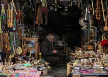 غلاء غير مسبوق.. الأغذية تُباع في ظروف صغيرة وسلطة اﻷسد تُحضّر لإلغاء “الدعم”