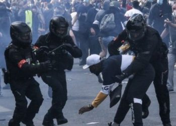 المُعارضة التركية تحذّر من اللاجئين بعد أحداث فرنسا.. وحزب العدالة: لقد لقّنكم الشعب درساً