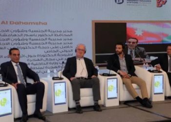 وزير أردني يؤكد وقف الدعم المخصص للسوريين في بلاده ويطالب بهذا اﻹجراء