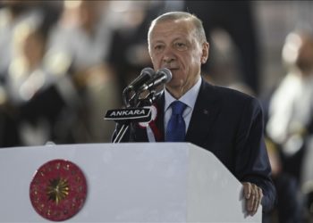 بعد تصاعد الانتقادات … أردوغان يعلّق على قضية ترحيل السوريين