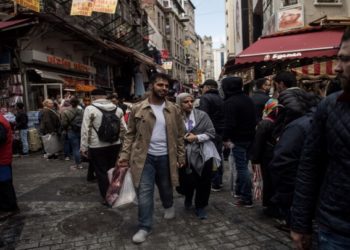 تعليمات وتحذيرات رسمية تركية للسوريين المقيمين في إسطنبول