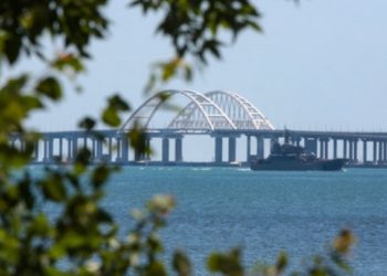 ساهمت بقتل السوريين.. إصابة ناقلة روسية جراء قصف أوكراني بالبحر اﻷسود