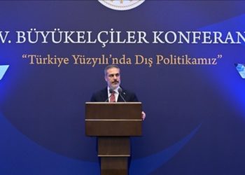 هاكان فيدان يوضح سياسة بلاده المقبلة تجاه اللاجئين