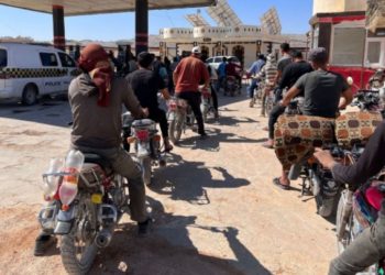 ارتفاع سعر البنزين في إدلب يزيد معاناة السكان